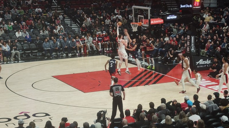 casual ramble about the portland trail blazers youth 

donovan clingan goes up for a hook shot in the paint